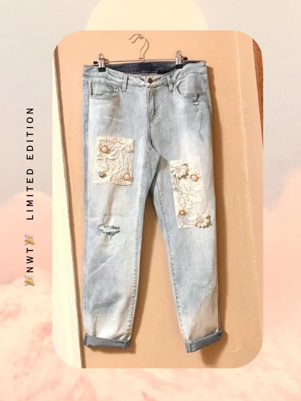 NWT🎉 Embroidered Lace, Pearls, Embellished Flowers Light Denim Jeans